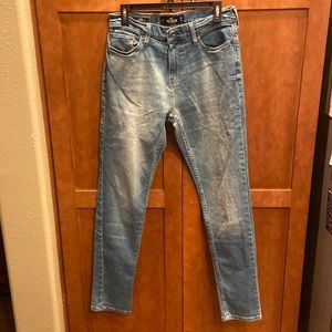 Hollister Taper 30 x 34 Mens Jeans